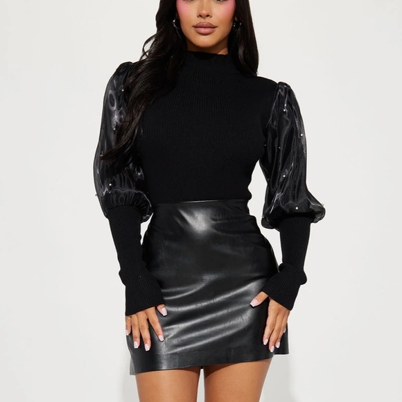 Black and pearl puffer long sleeve blouse - Picture 2 of 7